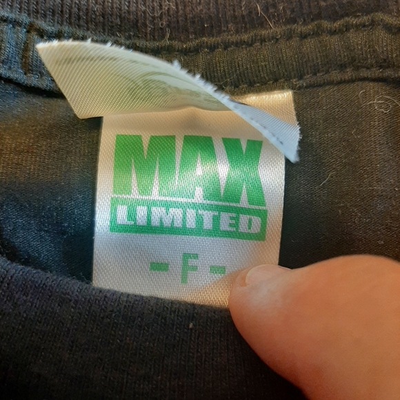 Anime T-shirt Size F ( Large men or Med woman) - Picture 3 of 7